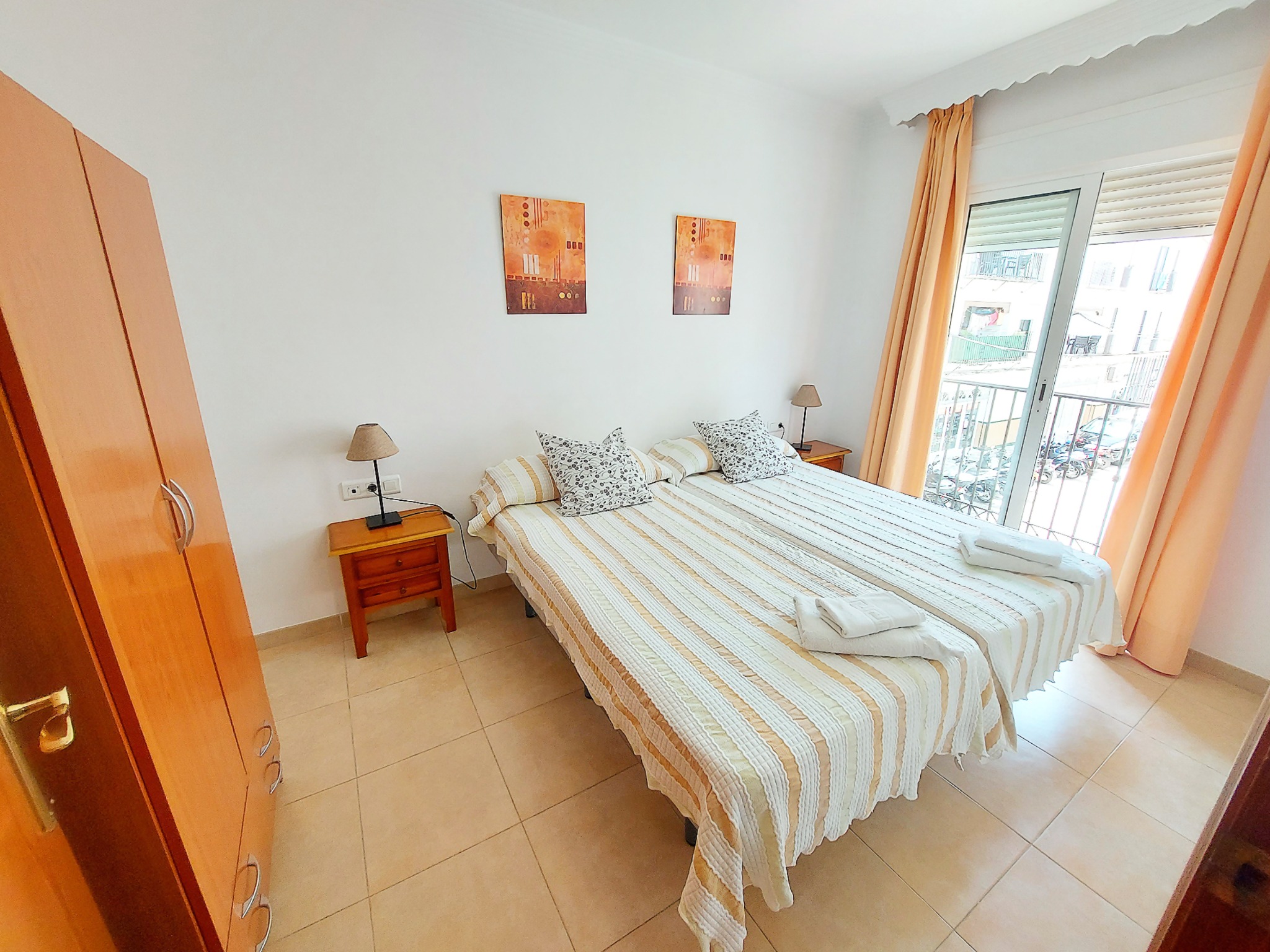 Centusur Nerja 1A - Bright street-view apartment with balcony in central Nerja